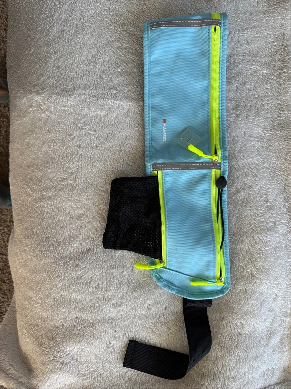 Light Blue Running Belt with Neon Yellow Accents